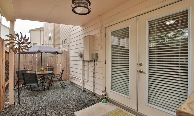 Building Photo - 908 Garden Oaks Terrace