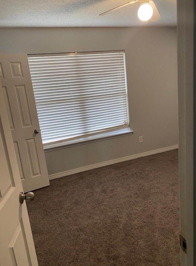 Building Photo - 11900 Liberty Cir N