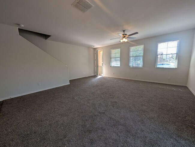 Building Photo - 3 Bedroom, 2.5 Bathroom Riverbend Home