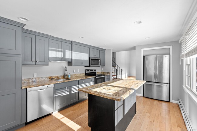 Building Photo - 8 Kings Rd