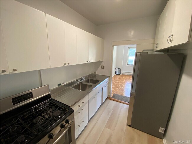 Building Photo - 1 Fordham Hill Oval