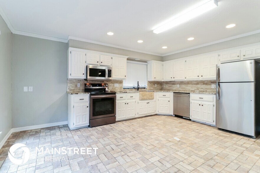 Building Photo - 1220 Interurban Way