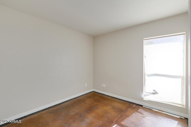 Building Photo - 3832 E Bloomfield Rd