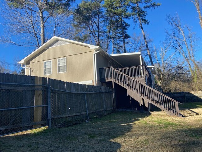 Building Photo - 600 20th Ct NE Center Point, AL 35215