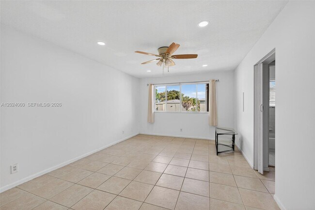 Building Photo - 5843 Woodlands Blvd