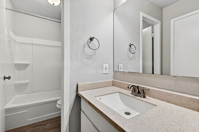 Building Photo - 401 Utah St