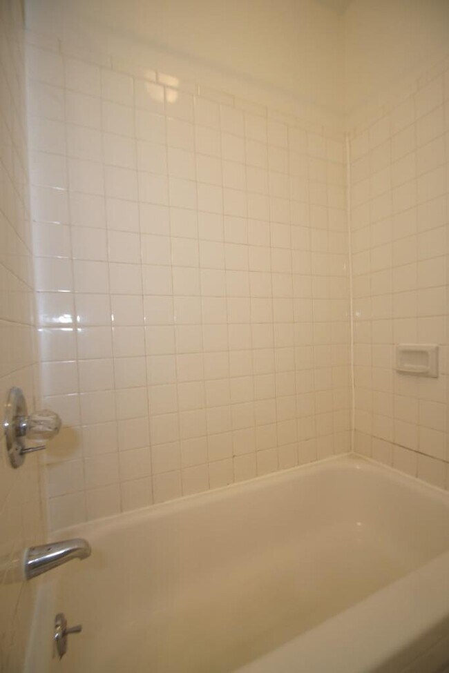 Building Photo - 2634 Poplar St