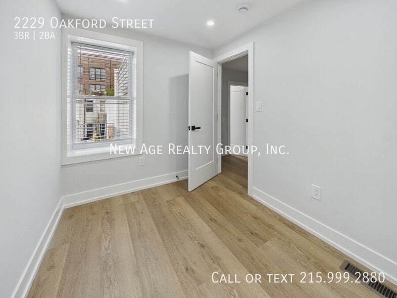 Building Photo - 2229 Oakford St