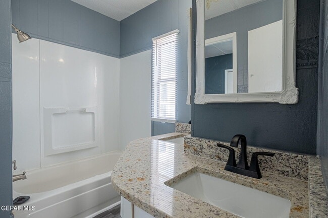 Building Photo - 228 Territory Dr