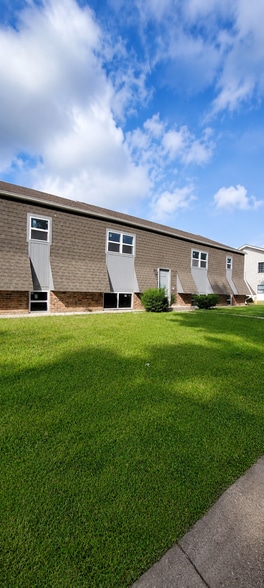 Building Photo - 702 N 70th St