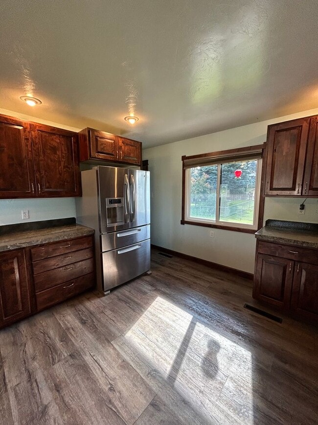 Building Photo - 3470 S Hillcrest Dr