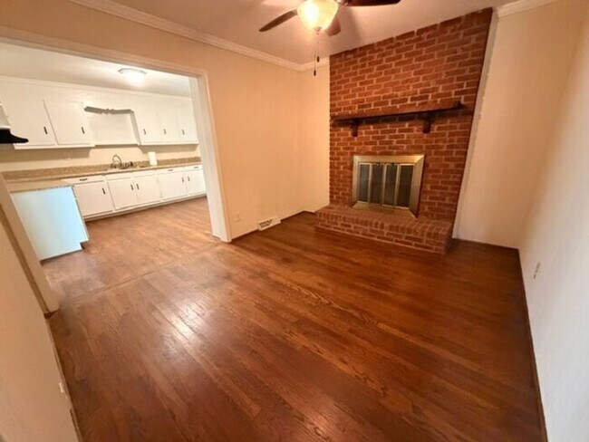Building Photo - Cute 2 Bedroom in Taylors, SC!