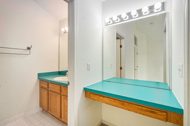 Building Photo - 5913 Lafayette Ln