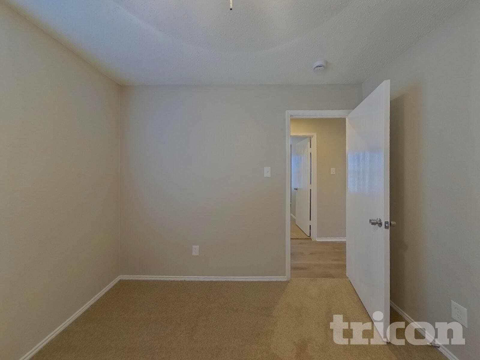 Building Photo - 4937 Waterford Dr