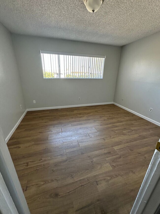 Building Photo - 564-568 7th St