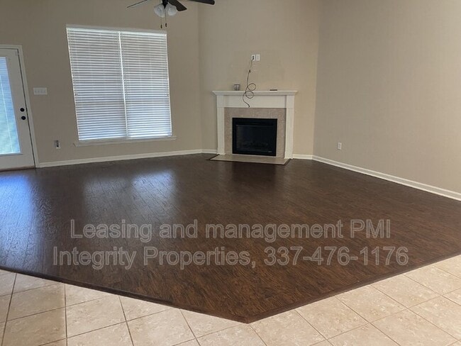 Building Photo - 115 N Pointe Dr