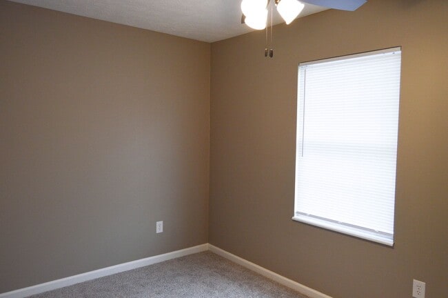 Building Photo - 2464 S Burberry Ln