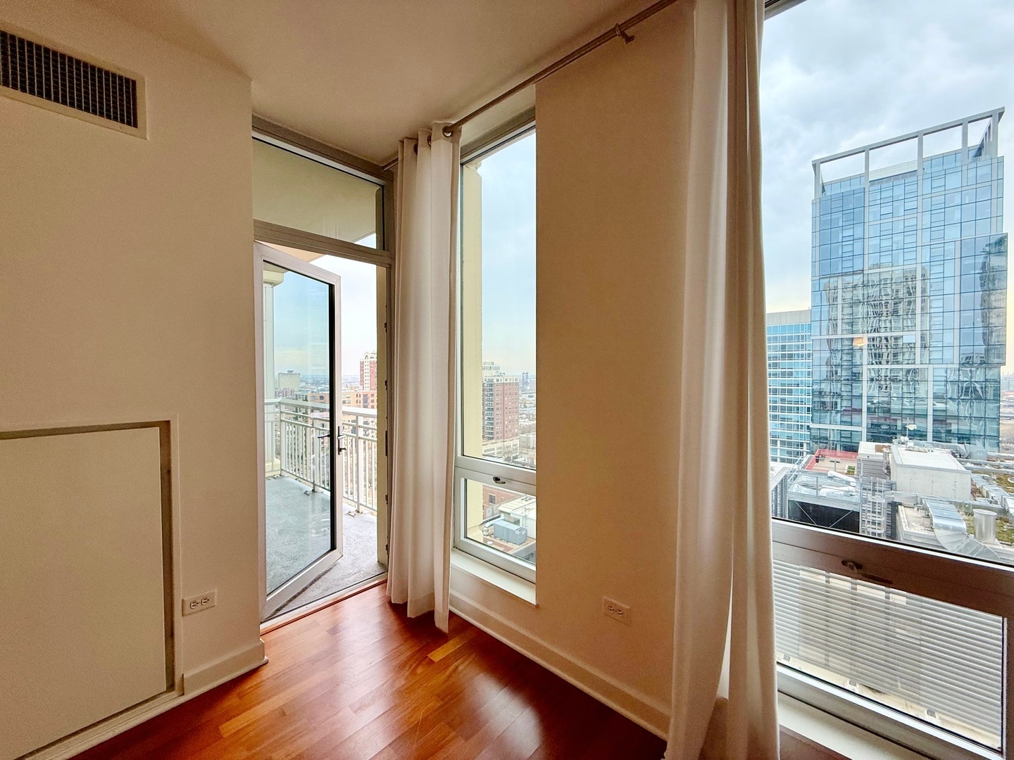 Building Photo - 1400 S Michigan Ave