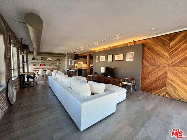 Building Photo - 527 Molino St