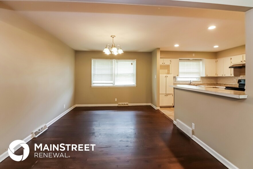 Building Photo - 7200 Willow Ave