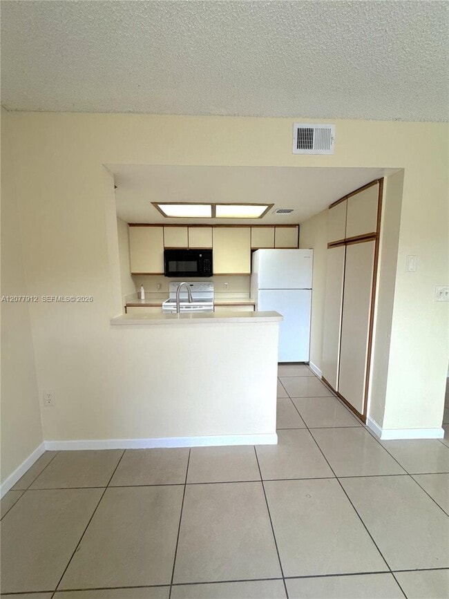 Building Photo - 3287 Coral Lake Dr