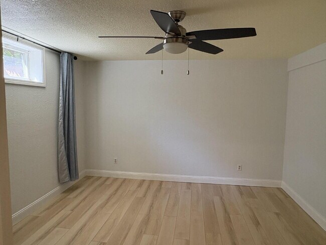 Building Photo - Spacious home in country setting, yet close to amenities