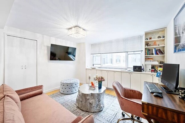 Building Photo - 100 W 57th St