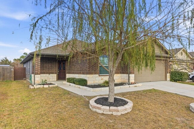 Building Photo - Four Bedroom Home in Manor