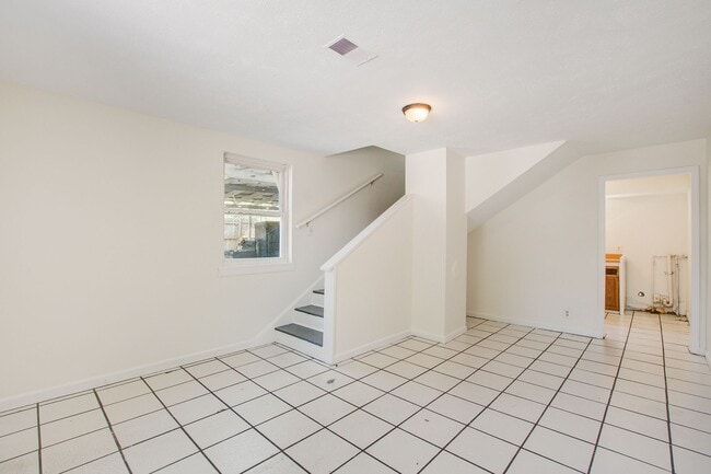 Building Photo - Now Leasing - Charming Renovated 3BR Home Near Downtown Columbia & Major Colleges