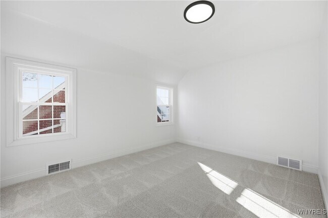 Building Photo - 219 Louvaine Dr