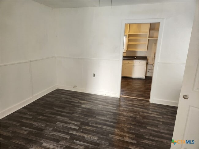 Building Photo - 1102 W Central Ave