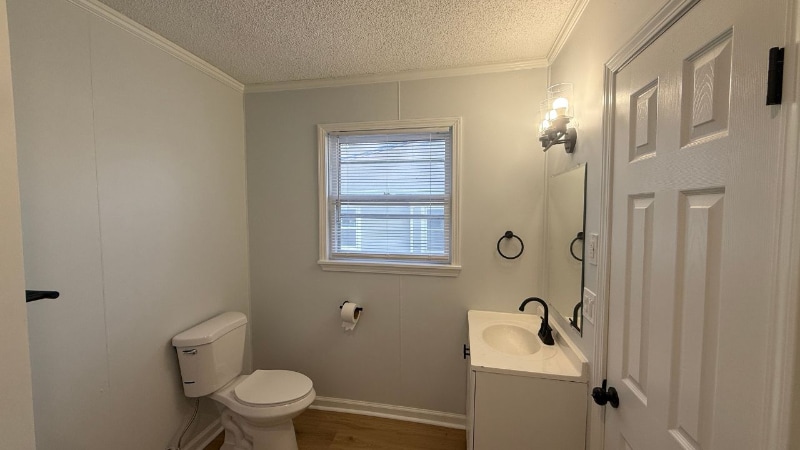 Building Photo - 907 S Cedar Ave