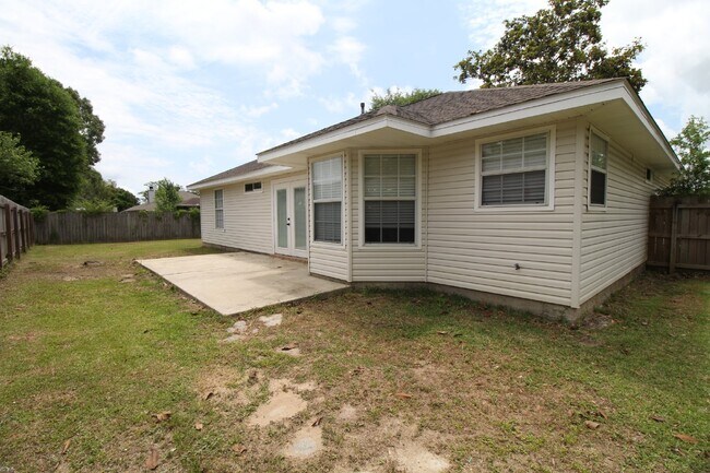 Building Photo - Updated Fox Hollow 3BR Home Near 9 Mile Rd with LVP Flooring, Granite Kitchen, 2-Car Garage & Fen...