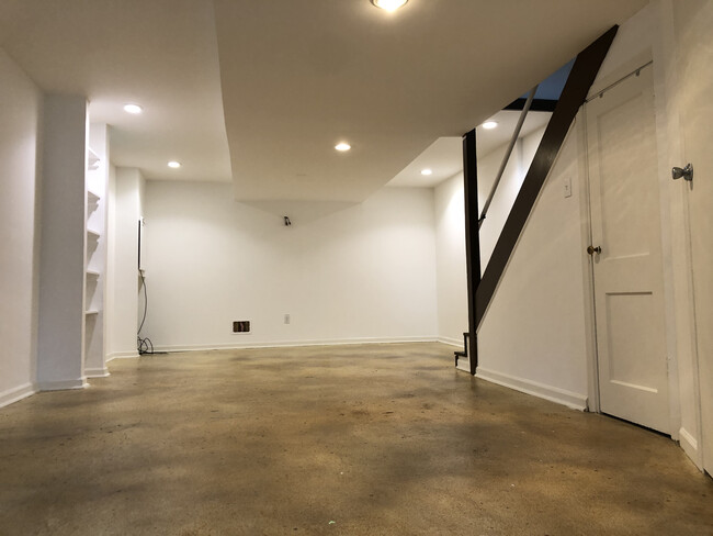 Building Photo - 716 Crittenden St NE