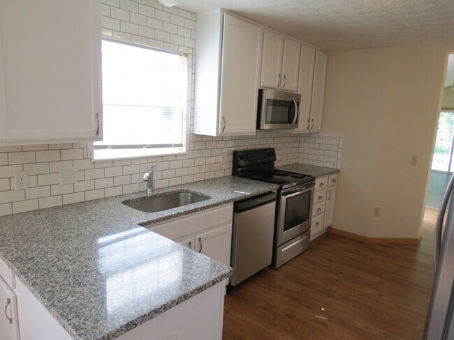 Building Photo - 6132 Kensington Glen Dr