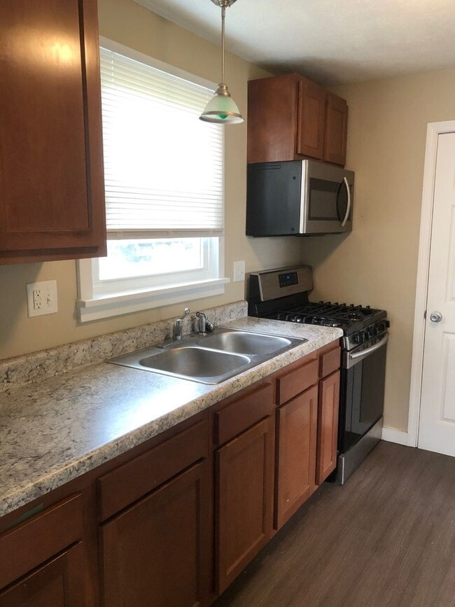 Building Photo - Cute 1 Bedroom House!!