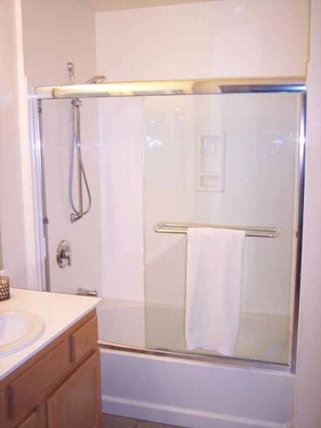 Building Photo - Luxury one bedroom south of the strip!