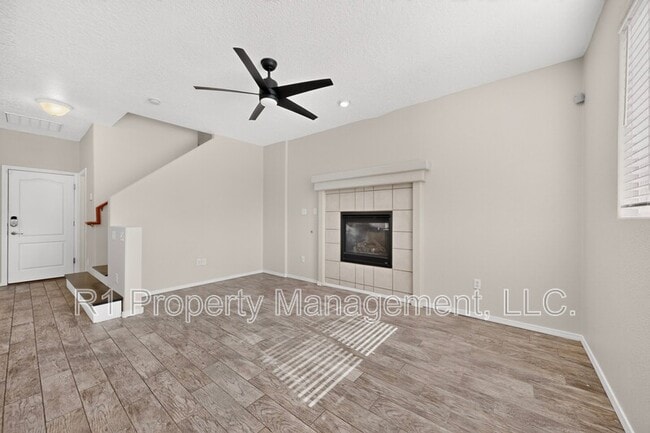 Building Photo - 2323 Margarita Dr SE