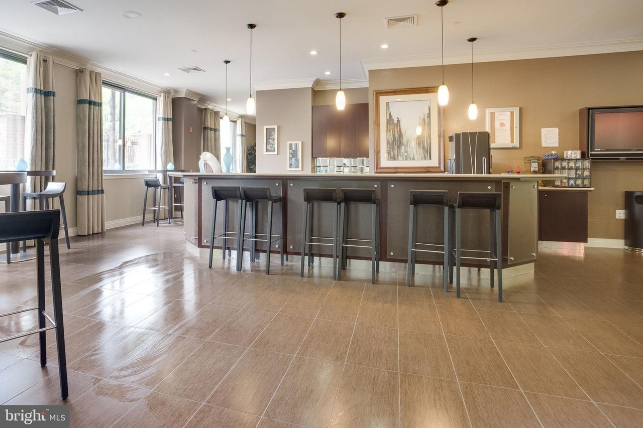 Cyber Cafe - 2451 Midtown Ave