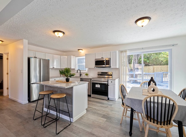 Building Photo - 2117 Drumlin Dr