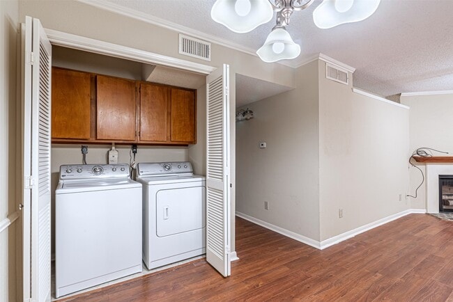 Building Photo - 2121 Hepburn St