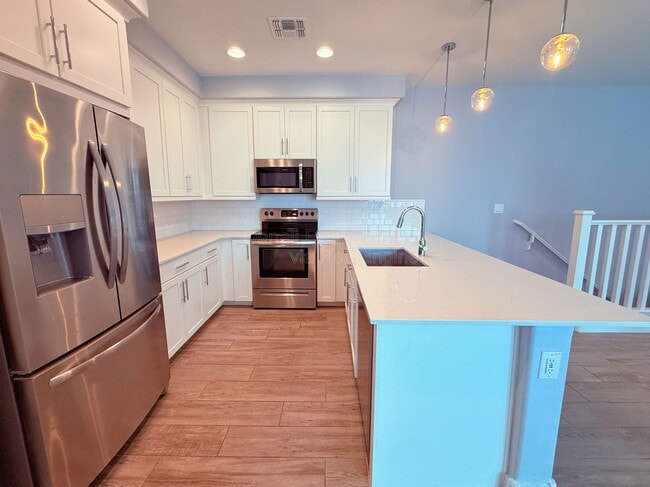 Building Photo - 4100 S Pinelake Way