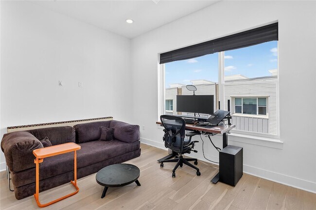 Building Photo - 2805 McCurdy St