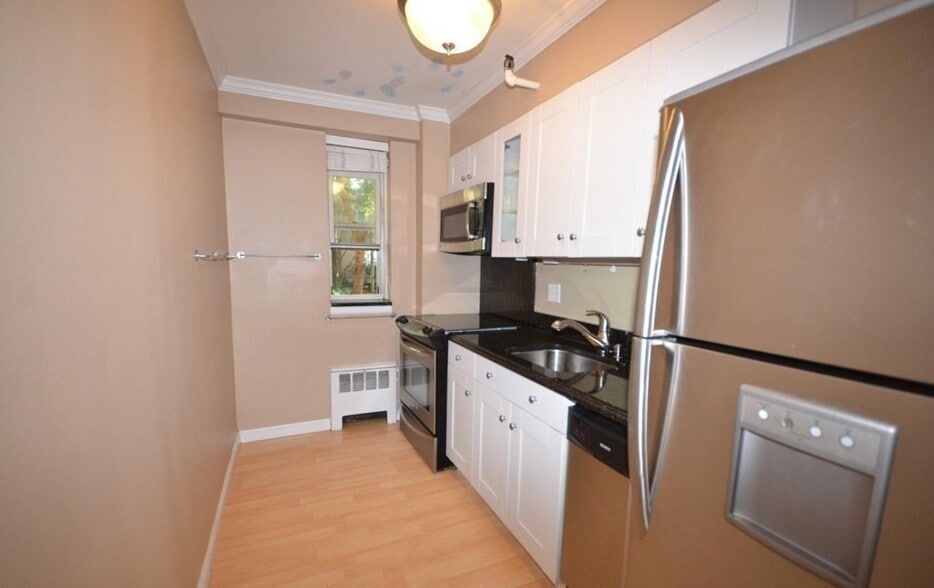 Building Photo - 145 Pinckney St