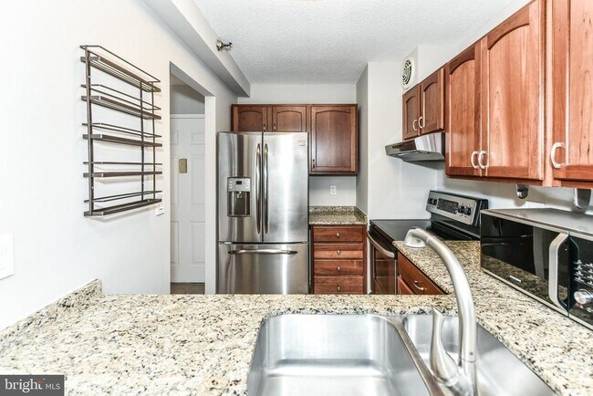 Building Photo - 900 N Stafford St