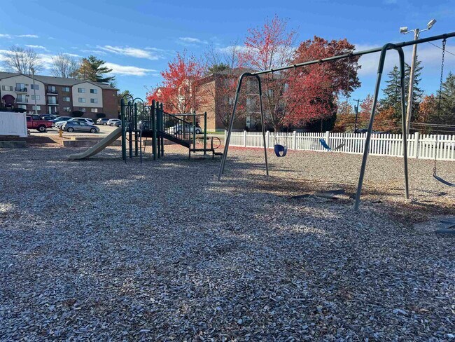 Building Photo - 136 Mammoth Rd