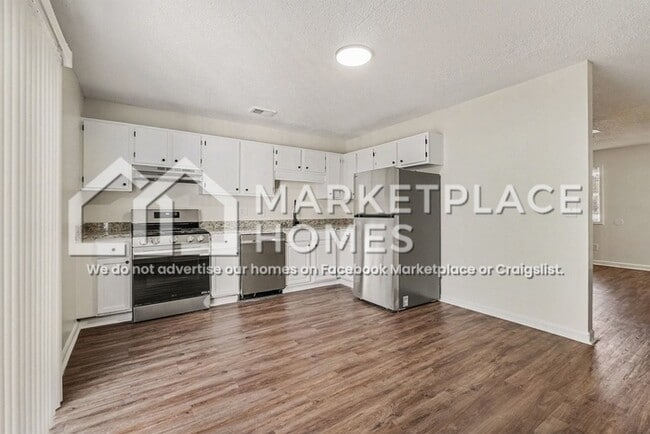 Building Photo - 5130 Lakeview Ct