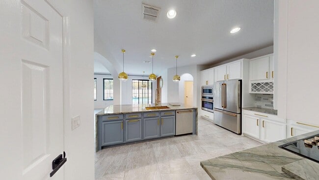 Building Photo - 6 BR  5 BA  LUXURY POOL HOME -  Fells Landing Subdivision- Minutes to Medical City!