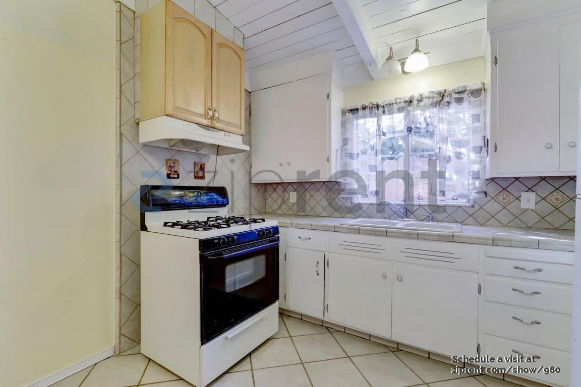 Building Photo - 364 N 9th St