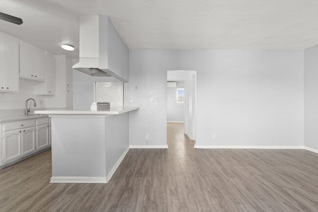 Building Photo - 927 Daisy Avenue